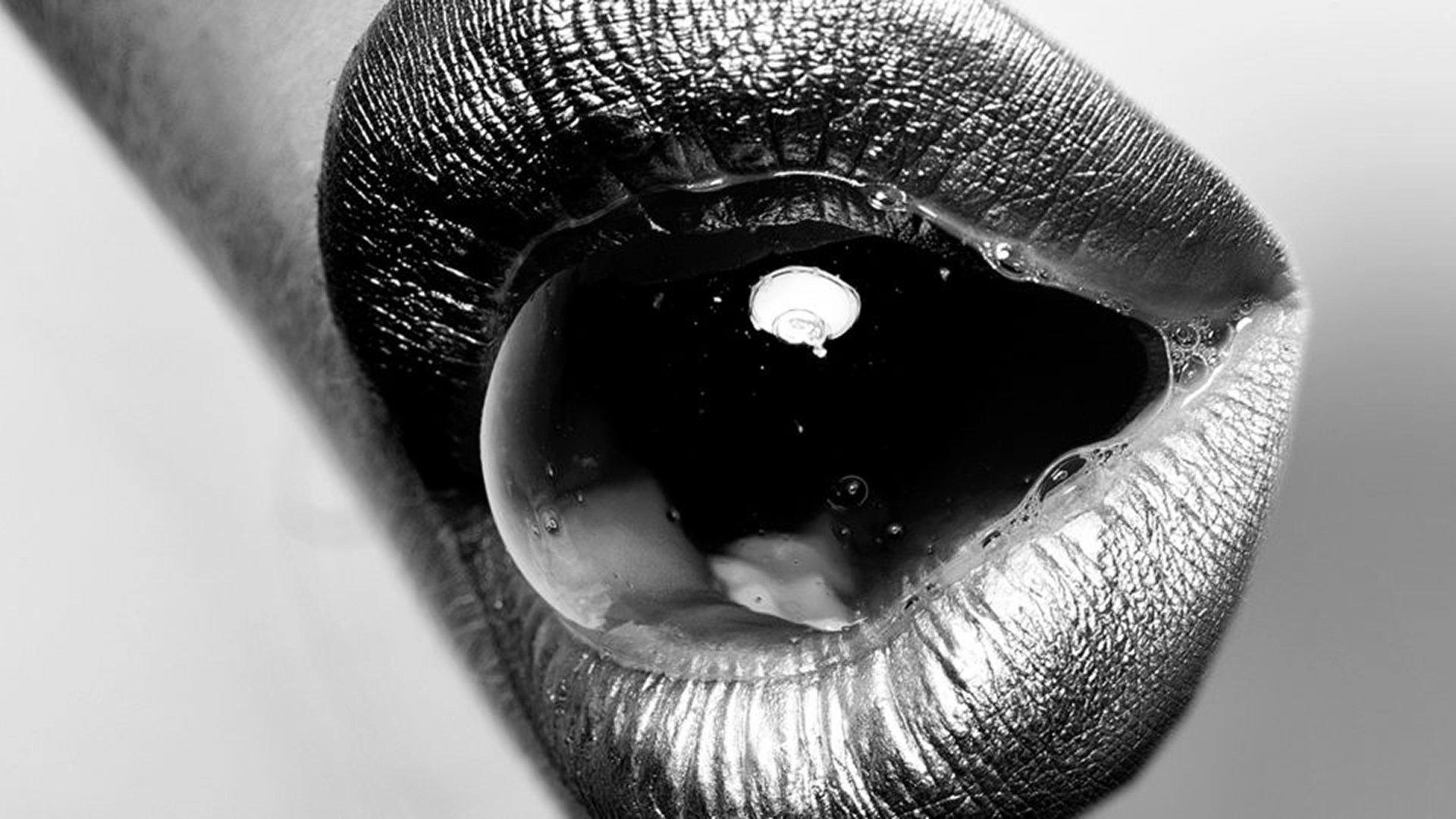 ¿La saliva es un buen lubricante?